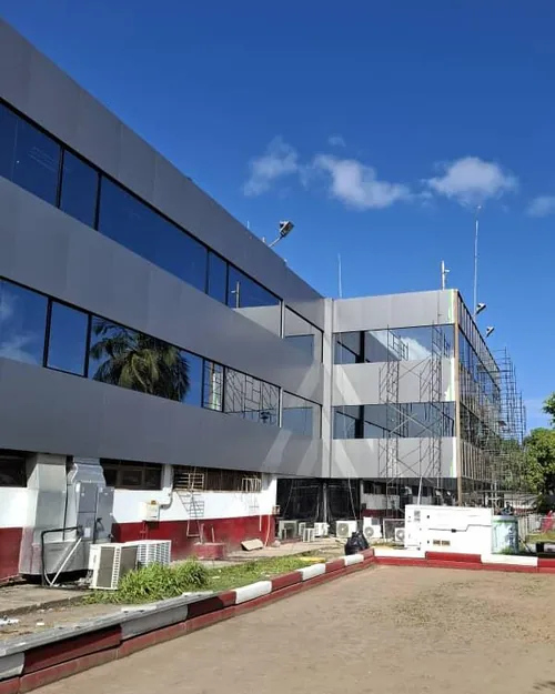 Obra con Alucobond: fachada con material FRALCA
